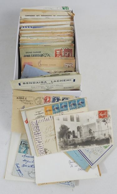 1 boite a chaussure avec 280 lettres d'Algérie...