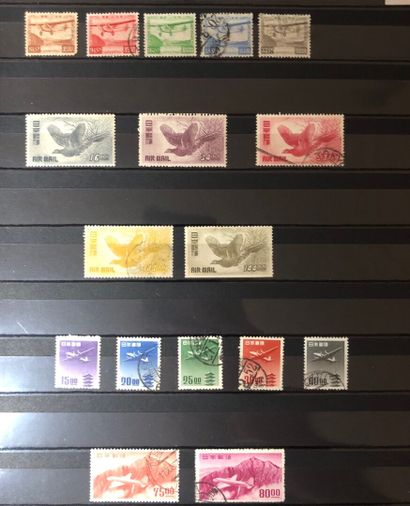 1 carton avec une collection du Japon très...