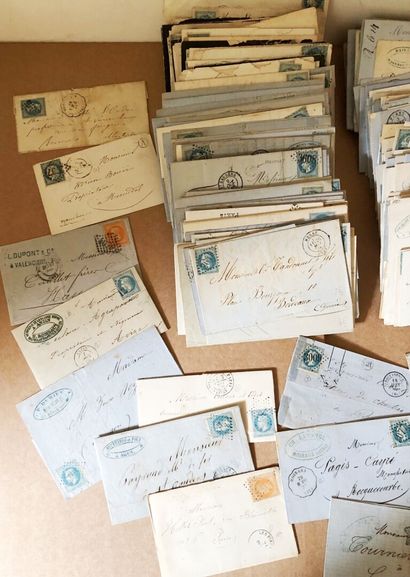 1 boite à chaussure avec plus de 335 lettres...