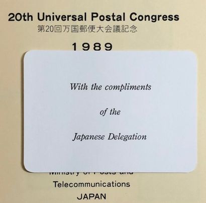 1 carton avec une collection du Japon très...