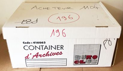 1 caisse de déménagement avec 1 vieux Maury...