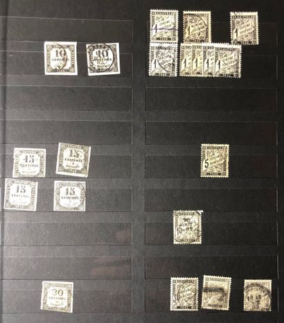 2 classeurs dont 1 Safe avec lettres de timbres...