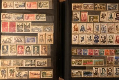 1 carton avec 3 gros albums anciens (42 pages,...