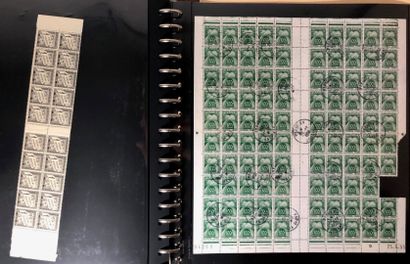 2 classeurs dont 1 Safe avec lettres de timbres...