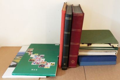 1 carton avec une collection du Japon très...