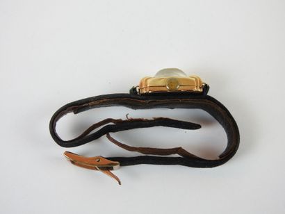 Woman's watch Tank 18K gold. Gross weight...