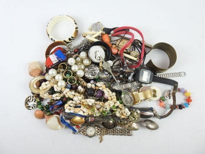 IMPORTANT LOT OF JEWELRY FANTAISIE including...