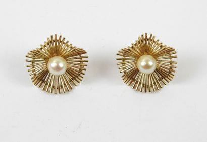 Pair of earrings in gold 750 thousandth and...