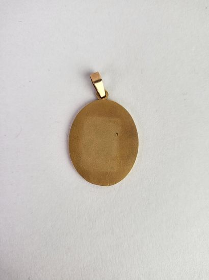 Oval religious medal in 18K (750°/°°) yellow...