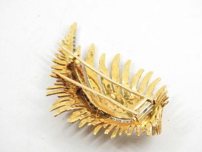 BROCHURE LEAF in yellow gold 750 thousandths...