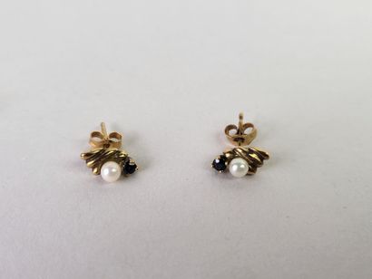 Lot of 2 pairs of 18K (750°/°°) gold stud...
