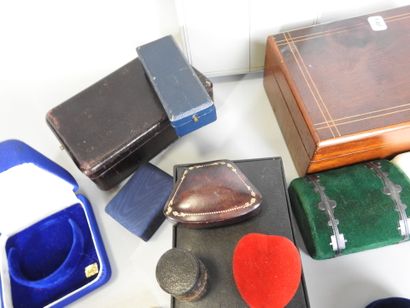 LOT including various cases, boxes, jewelry...