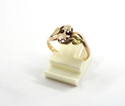 Ring in yellow gold 750 thousandths decoration...