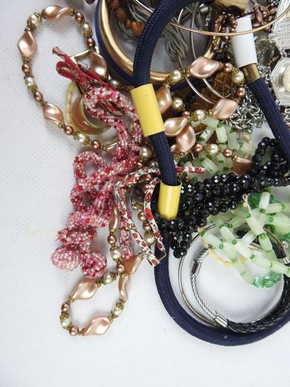 LOT OF JEWELRY FANTAISIE including bracelets,...