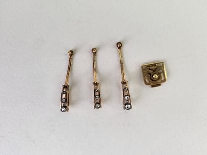 Set of 18K (750°/°°) yellow gold elements...