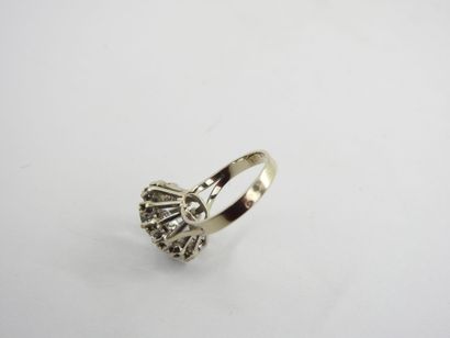 Antique daisy ring (1920/1930) in white gold...