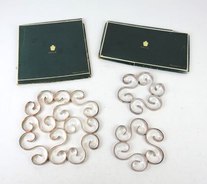 GALLIA: A trivet and two coasters in silver...