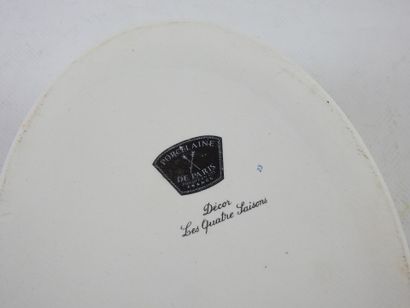 PORCELAIN OF PARIS: Set in porcelain decoration...