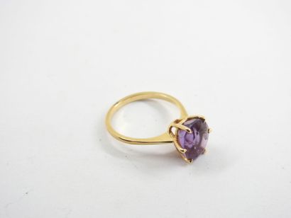 Yellow gold ring 750 thousandths decorated...