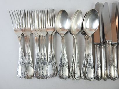 FRANCOIS FRIONNET : Eleven large place settings...