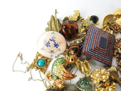 LOT OF JEWELRY : Brooches, rings, necklaces,...