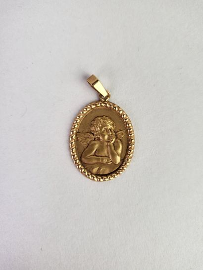 Oval religious medal in 18K (750°/°°) yellow...