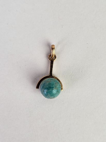 Pendant in 18K yellow gold (750°/°°) decorated...