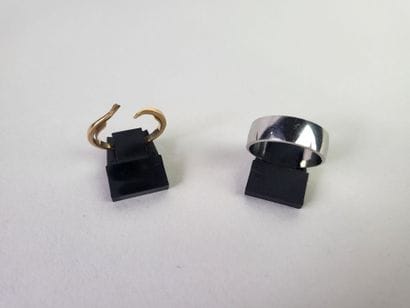 Lot of 2 rings in 18K gold (750°/°°) including...