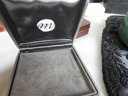 LOT including various cases, boxes, jewelry...