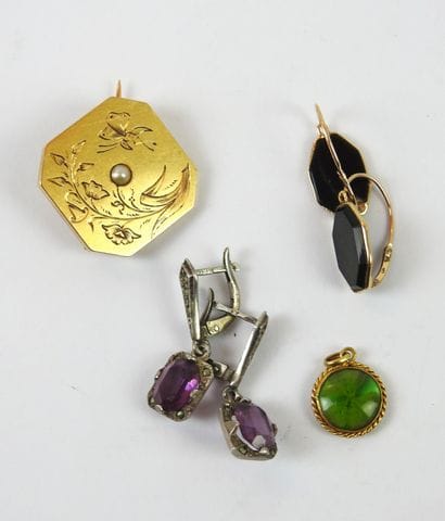 Lot: pair of gold and amethyst earrings,...