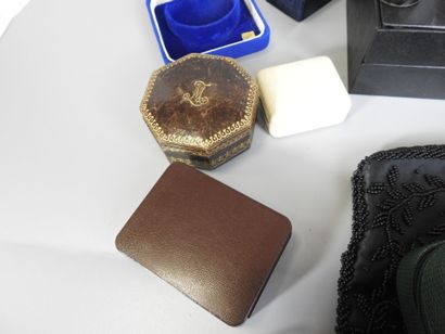 LOT including various cases, boxes, jewelry...