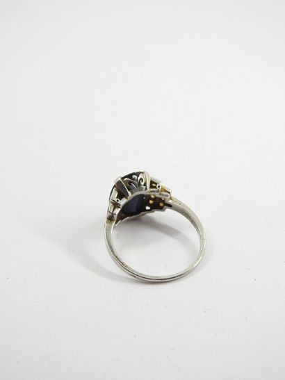 RING in platinum 750 thousandths decorated...