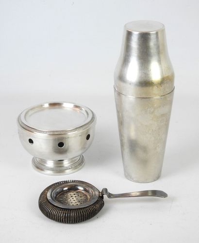 SHAKER in silver plated metal. H.24.5 cm....