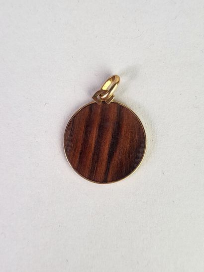 Medallion in 18K (750°/°°) yellow gold and...