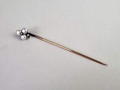 Tie pin in 18K (750°/°°) yellow gold, the...