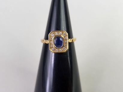 Rectangular ring in 18K (750°/°°) yellow...