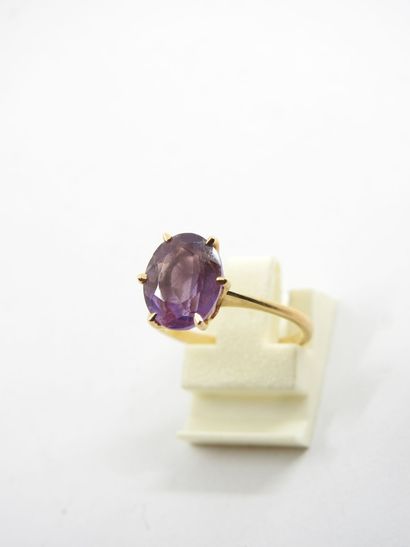 Yellow gold ring 750 thousandths decorated...