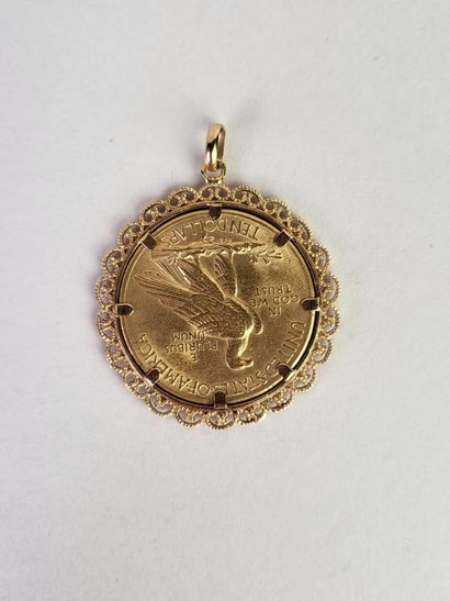 Pendant in 18K (750°/°°) yellow gold centered...