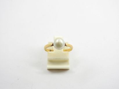 Yellow gold ring 750 thousandths decorated...