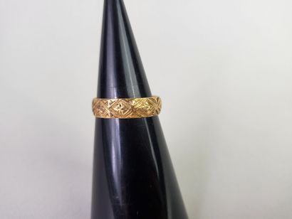 Ring in 18K yellow gold (750°/°°) chased...