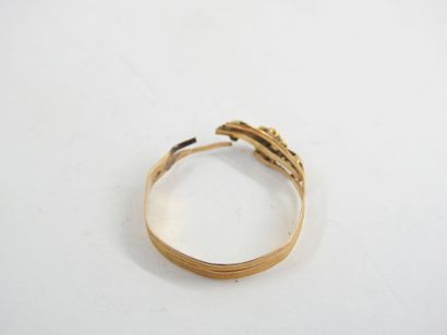 Two yellow gold rings, damaged. 1,29g