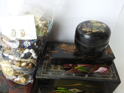 STRONG LOT of FANTAISIE including rings,...