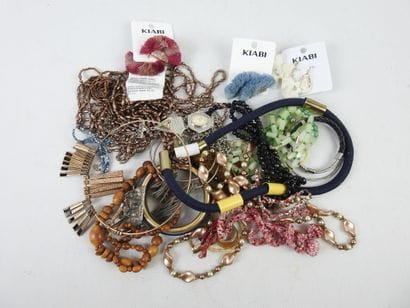 LOT OF JEWELRY FANTAISIE including bracelets,...