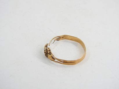 Two yellow gold rings, damaged. 1,29g