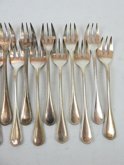 CHRISTOFLE: Eighteen silver metal oyster...