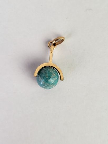 Pendant in 18K yellow gold (750°/°°) decorated...