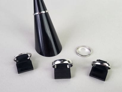 Lot of 5 wedding rings in 18K white gold...