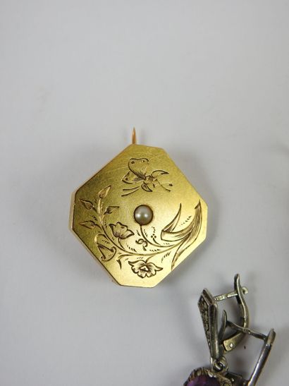Lot: pair of gold and amethyst earrings,...