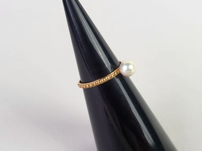 Ring in 18K (750°/°°) yellow gold with a...