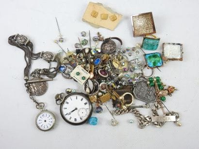 LOT OF JEWELRY FANTAISIE of which enamelled...